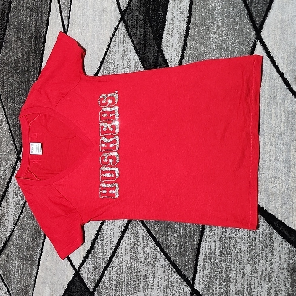 VS PINK 2014 NEBRASKA HUSKERS SILVER SEQUINS V-NECK TEE-SHIRT 5TH & OCEAN SMALL
